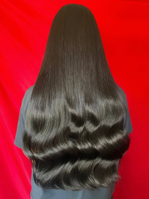 Long glossy dark waves