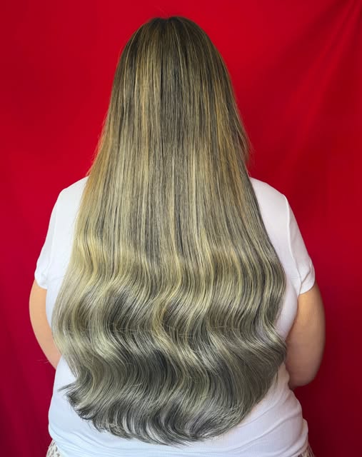 Dimensional blonde waves